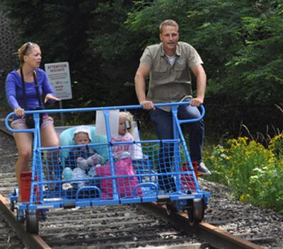 Le vélorail, un loisir pour toute la famille en Velay