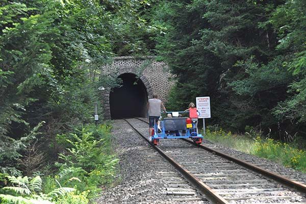 Découvrir la Haute Loire grâce au vélorail